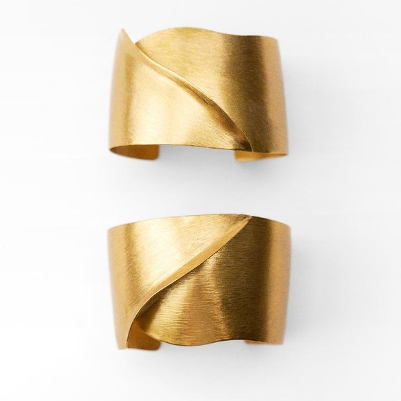 NWT. Zara Golden Pack of Two Rigid Textured Metal Bangles. - Picture 2 of 7